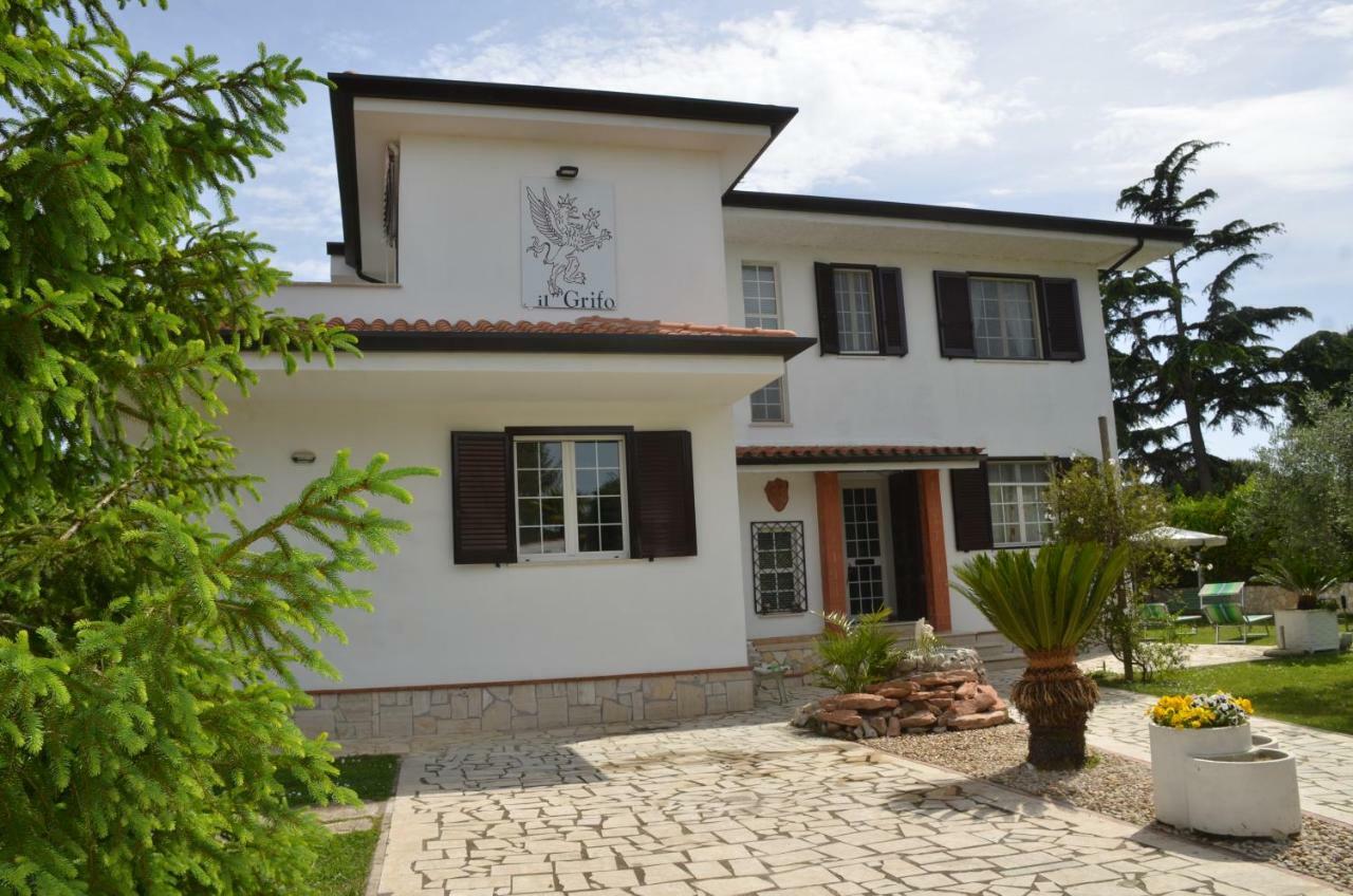 Il Grifo Hotel Sabaudia Bagian luar foto