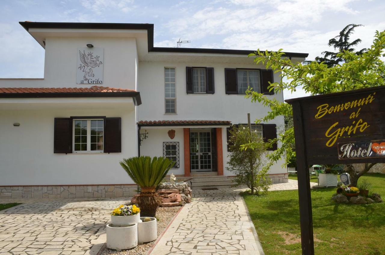 Il Grifo Hotel Sabaudia Bagian luar foto